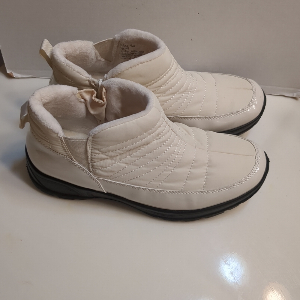 Women's Easy Street Jax ankle boots, white, 7.5 M